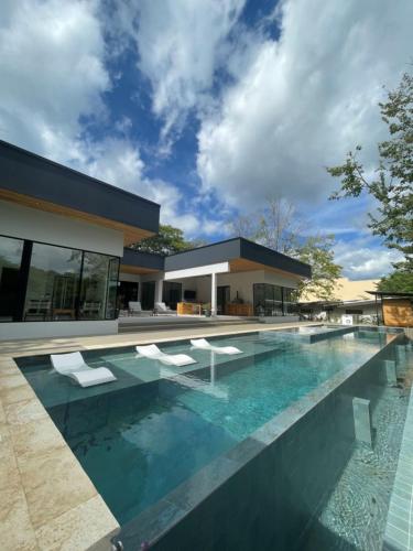 Bazén v ubytování Casa McCash nebo v jeho okolí