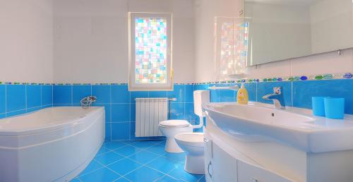Apartman Pula s bazenom i parkingom