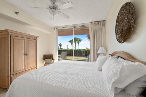 Ένα ή περισσότερα κρεβάτια σε δωμάτιο στο The Beach Club 107D