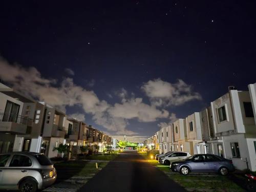 Divine Duplex with Lush garden 7 Minutes Drive to the Beach