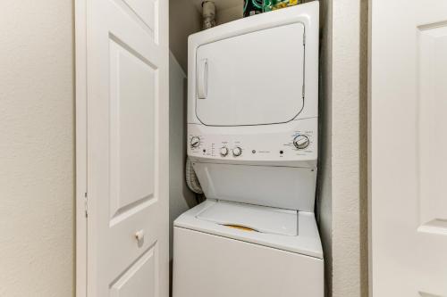 Fotografie z fotogalerie ubytování Walk to Marina Placida Condo with Community Perks! v destinaci Placida