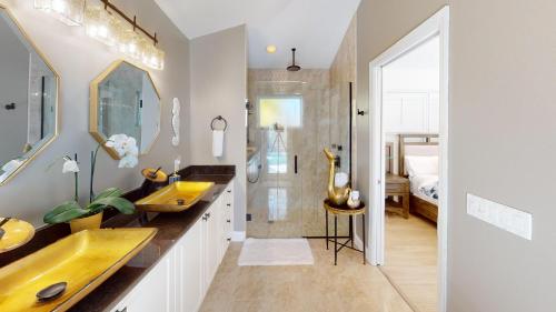 Phòng tắm tại Gone Coastal