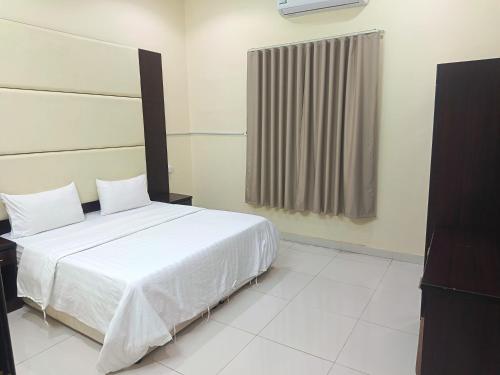 Ένα ή περισσότερα κρεβάτια σε δωμάτιο στο روعة أجا للشقق المخدومة