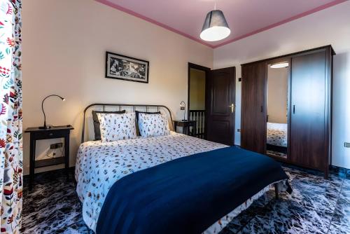 a bedroom with a large bed with a blue blanket at Casa Niebla in Alajeró