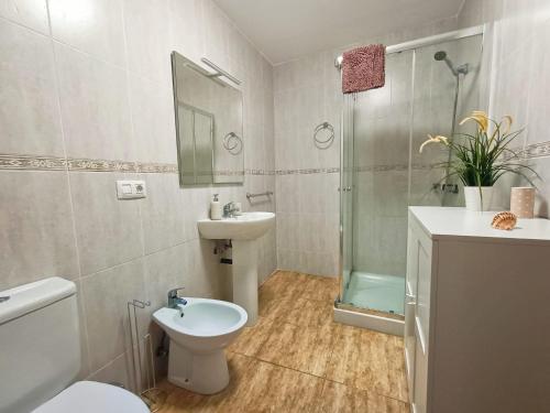 Ένα μπάνιο στο Miramar 7