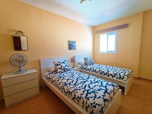 Ένα ή περισσότερα κρεβάτια σε δωμάτιο στο Miramar 11