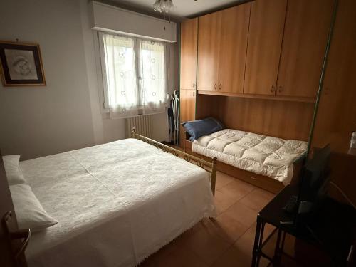 Ένα ή περισσότερα κρεβάτια σε δωμάτιο στο Sirmione bliss Your residence with pool, next to Terme Virgilio