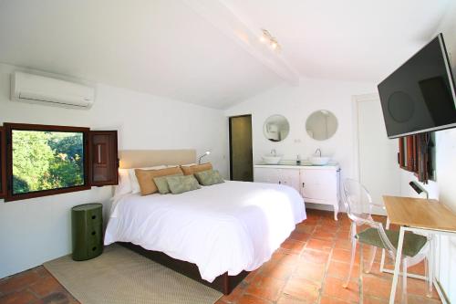 Postel nebo postele na pokoji v ubytování El Castañero Only Adults