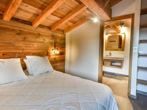 Кровать или кровати в номере Chalet T4 aux Gets - 8 pers, Vue Panoramique - FR-1-685-90
