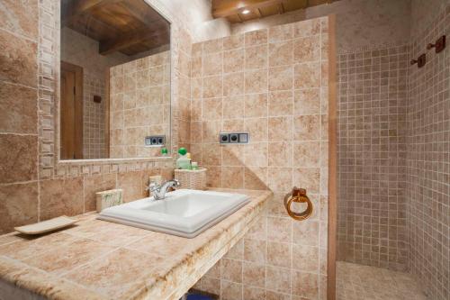 a bathroom with a sink and a shower at La Casona de Riomera in Santibáñez de la Fuente