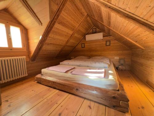 Ένα ή περισσότερα κρεβάτια σε δωμάτιο στο Apartma kašča