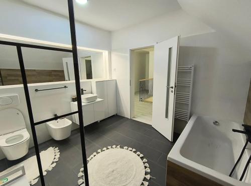 Koupelna v ubytování Vila Novara M21