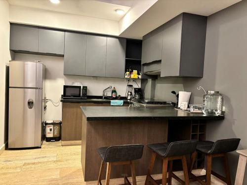 Η κουζίνα ή μικρή κουζίνα στο Departamento completo con balcon en Av Carranza