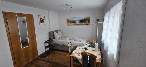 Voodi või voodid majutusasutuse Private Etage 5 Min vom Bahnhof - Parken - Küche - Netflix toas