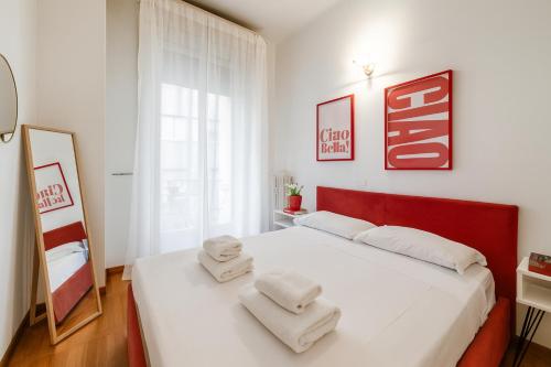 The Boutique Houses - Spacious Apartment with Balcony - M3 Repubblica 2 stops to Montenapoleone Duomo , 1 stop to Central Station - Milan City Center