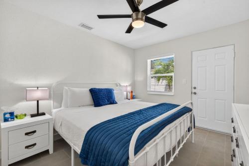 a bedroom with a bed and a ceiling fan at Park Shore Suites Unit 6 in St. Pete Beach