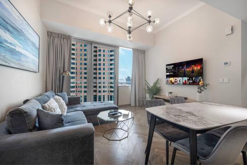 StayMada - Ocean Heights Marina City and Sea Views