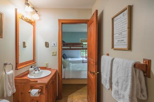 Ένα μπάνιο στο Mountain Top Home- Minutes to Tremblant Village