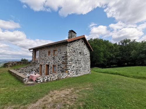 Charmante maison dans les gorges de la Loire avec terrasses et poêle à bois - FR-1-582-319