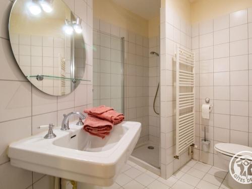 Koupelna v ubytování Charmant Appartement Central à Angers - Tout Inclus, Wifi, Proche Gare et Patrimoine - FR-1-622-6