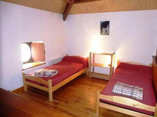 Postel nebo postele na pokoji v ubytování Grande maison pour familles et amis près des Gorges de l'Allier - FR-1-582-189