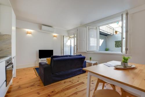 1-Bedroom Apartment with Terrace next to Bonfim Metro Station