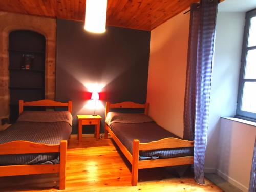 Ένα ή περισσότερα κρεβάτια σε δωμάτιο στο Gîte 4 pers avec cour, vue Loire - FR-1-582-122