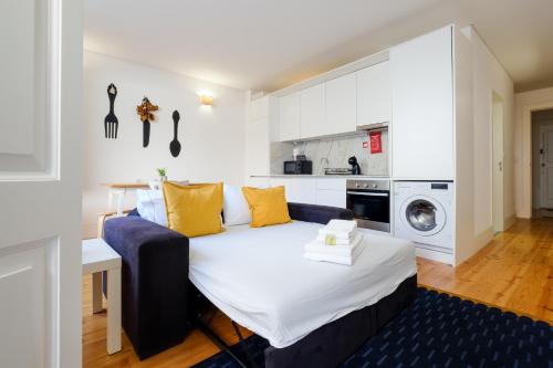 1-Bedroom Apartment with Terrace next to Bonfim Metro Station