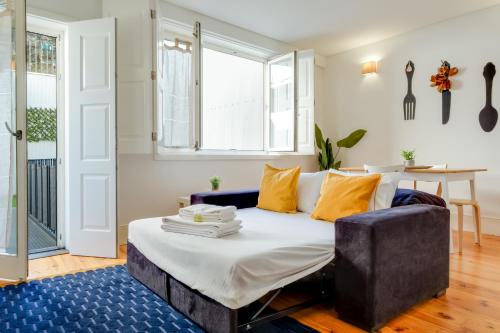 1-Bedroom Apartment with Terrace next to Bonfim Metro Station