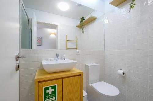 1-Bedroom Apartment with Terrace next to Bonfim Metro Station