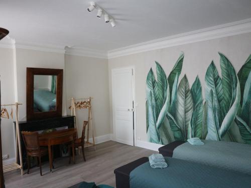 a bedroom with two beds and a painting of leaves on the wall at Grand appartement 6 pers., cadre calme, proche Nancy et Lunéville, toutes commodités, tout inclus - FR-1-584-179 in Saint-Nicolas-de-Port