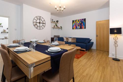 Harrington Chambers by Charming Apartments - Pool Table & Ping Pong photo 24