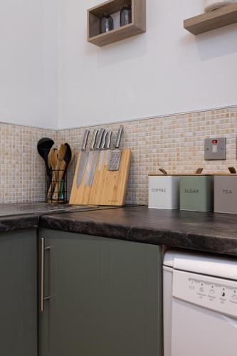 Harrington Chambers by Charming Apartments - Pool Table & Ping Pong photo 26