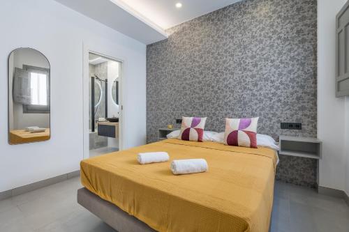 En eller flere senge i et værelse på Luxury Suite Casa Palacio Marina Limon