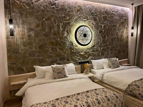 Ένα ή περισσότερα κρεβάτια σε δωμάτιο στο Nasser Palace Suites & Spa