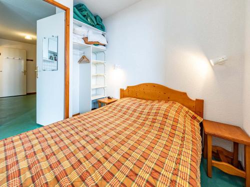 Ένα ή περισσότερα κρεβάτια σε δωμάτιο στο Confortable T3 à Saint François Longchamp - Proche pistes et commerces, balcon sud - FR-1-807-18