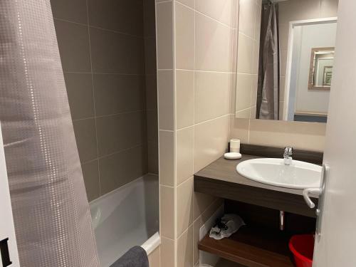 a bathroom with a sink and a shower at Charmant studio à Gourette avec piscine et animaux admis, pour 6 personnes - FR-1-860-26 in Gourette