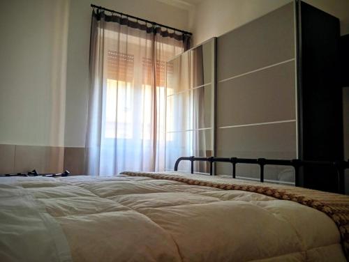 Een bed of bedden in een kamer bij PETER PAN apartment