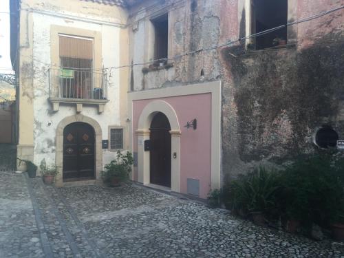 El edificio en el que está la casa de huéspedes