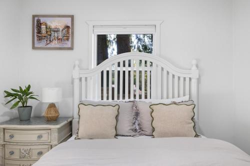 Postel nebo postele na pokoji v ubytování Seattle cottage