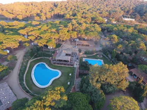 an aerial view of a house with a swimming pool at Camping Begur - Luxe Lodge in Begur