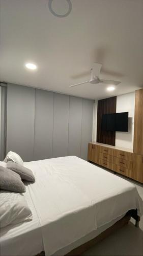 Un pat sau paturi într-o cameră la Montería, MonteCapi