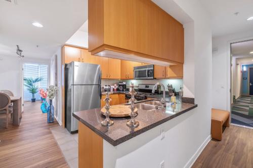 a kitchen with a sink and a refrigerator at 2 Santa Monica Beach Walking in Los Angeles
