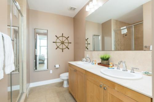 Vannituba majutusasutuses Emerald By The Sea #603