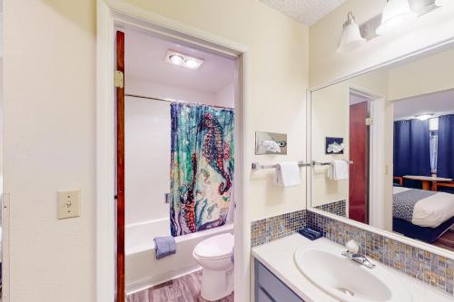 Koupelna v ubytování Lamplighter Inn - 109 Seahorse Reef