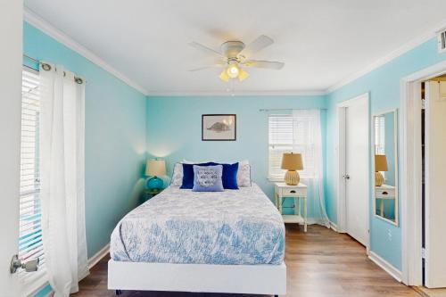 Un pat sau paturi într-o cameră la Beach Club 331