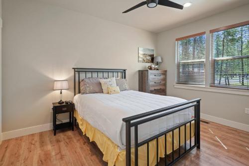 Postel nebo postele na pokoji v ubytování 110 Crane