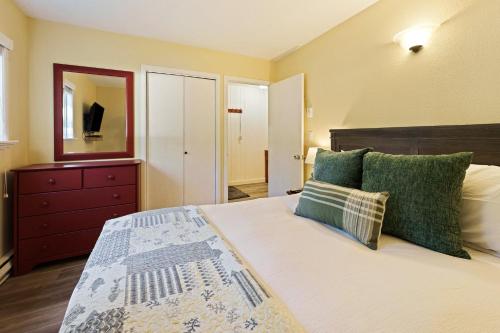 Postel nebo postele na pokoji v ubytování Ski Condo 138