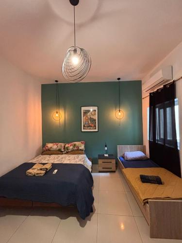 Ένα ή περισσότερα κρεβάτια σε δωμάτιο στο Sliema Comfort Retreat Quiet 1 Bedroom for 4 people with Self CheckIn