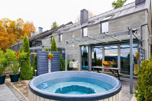 Słoneczny Chełm - Apartamenty w górach, Prywatna sauna jacuzzi balia w cenie, Spa, Grill, Stok narciarski Myślenice, Ścieżki rowerowe, Rzeka Raba, Widok na Tatry